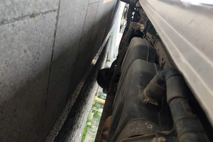 Used JAC Group Refine 2011 2.0L Shuttle Gasoline Standard Edition HFC4GA3 Chassis Rear Left
