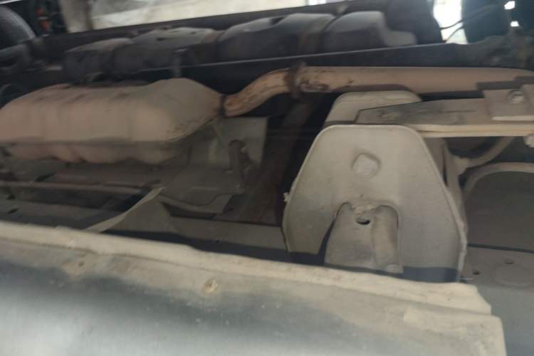Used JAC Group Refine 2011 2.0L Shuttle Gasoline Standard Edition HFC4GA3 Chassis Rear Right