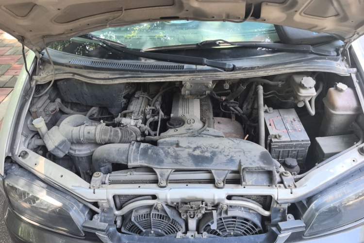 Used JAC Group Refine 2011 2.0L Shuttle Gasoline Comfort Edition HFC4GA3 Engine Bay
