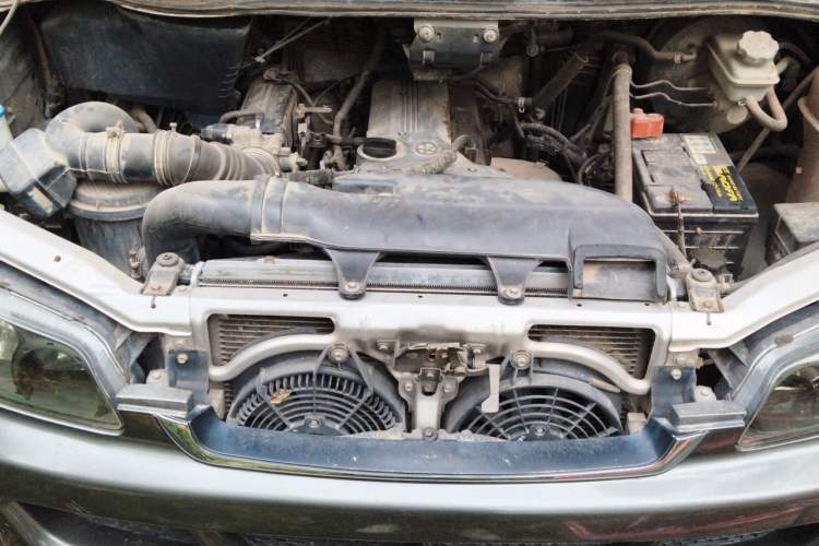 Used JAC Group Refine 2011 2.0L Shuttle Gasoline Comfort Edition HFC4GA3 Engine Bay