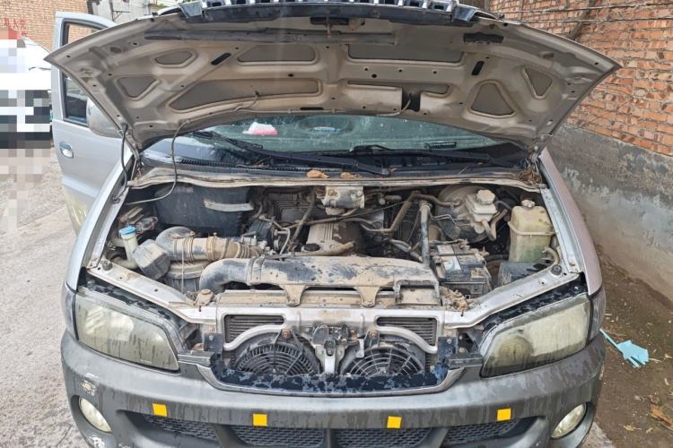 Used JAC Group Refine 2011 2.0L Shuttle Gasoline Comfort Edition HFC4GA3 Engine Bay