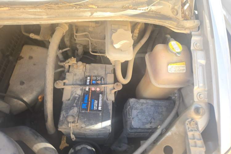 Used JAC Group Refine 2011 2.4L Government Procurement Version Manual Luxury Trim Engine Bay Left