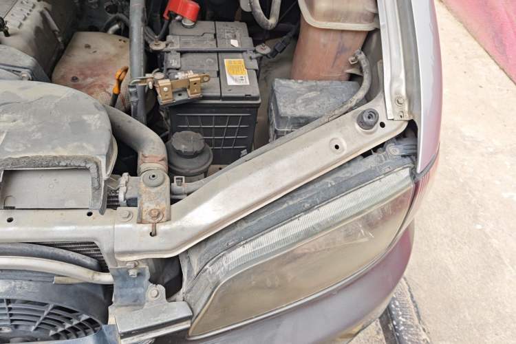 Used JAC Group Refine 2011 2.4L Colorful Journey Gasoline Standard Edition HFC4GA1-C Engine Bay Left