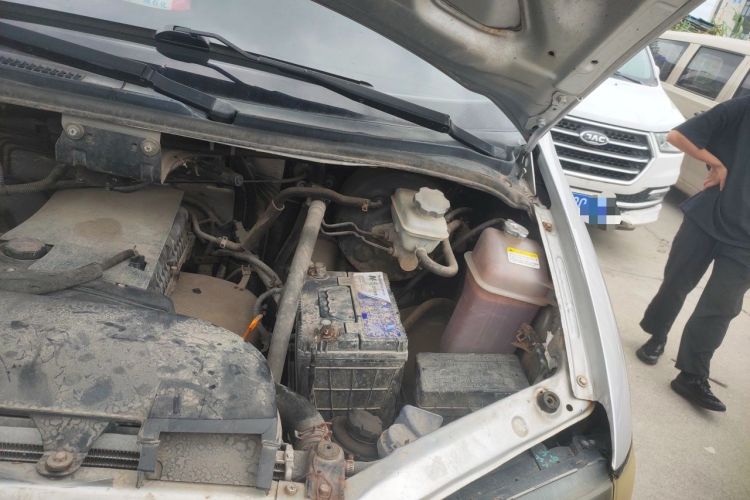 Used JAC Group Refine 2011 2.0L Shuttle Gasoline Comfort Edition HFC4GA3 Engine Bay Left