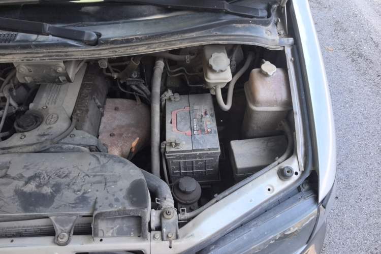 Used JAC Group Refine 2011 2.0L Shuttle Gasoline Comfort Edition HFC4GA3 Engine Bay Left