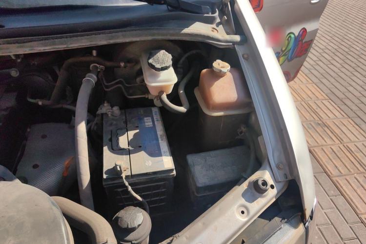 Used JAC Group Refine 2011 2.0L Shuttle Gasoline Comfort Edition HFC4GA3 Engine Bay Left
