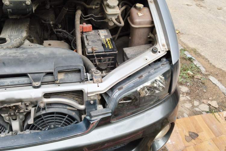Used JAC Group Refine 2011 2.0L Shuttle Gasoline Comfort Edition HFC4GA3 Engine Bay Left