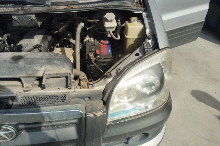 Used JAC Group Refine 2011 2.4L Government Procurement Version Manual Luxury Trim Engine Bay Left