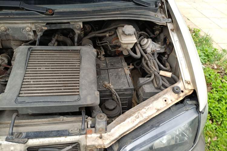 Used JAC Group Refine 2011 2.8T Shuttle Diesel Standard Version HFC4DA1-2B1 Engine Bay Left