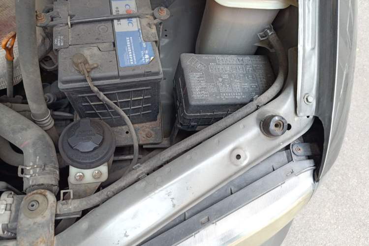 Used JAC Group Refine 2011 2.4L Xianghe Gasoline Standard Edition HFC4GA1-C Engine Bay Left