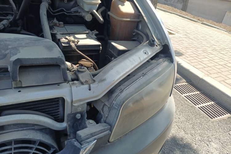 Used JAC Group Refine 2011 2.0L Shuttle Gasoline Standard Edition HFC4GA3 Engine Bay Left