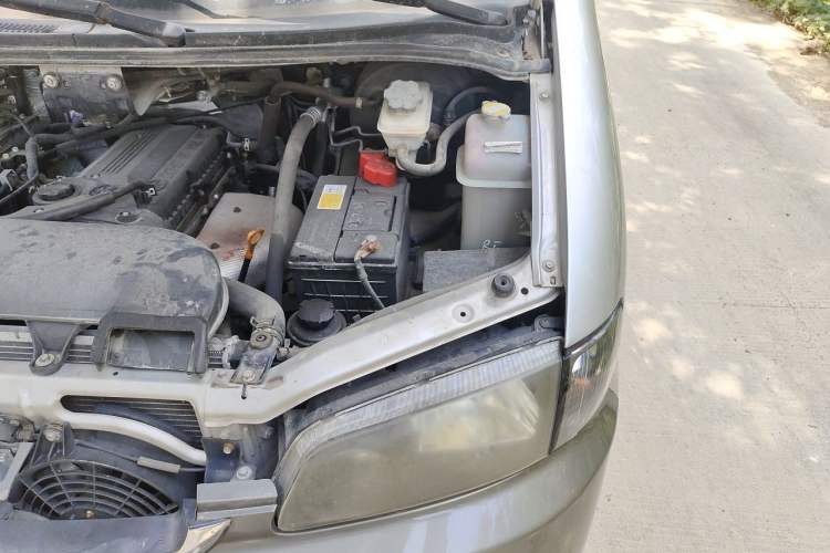 Used JAC Group Refine 2011 2.0L Shuttle Gasoline Standard Edition HFC4GA3 Engine Bay Left