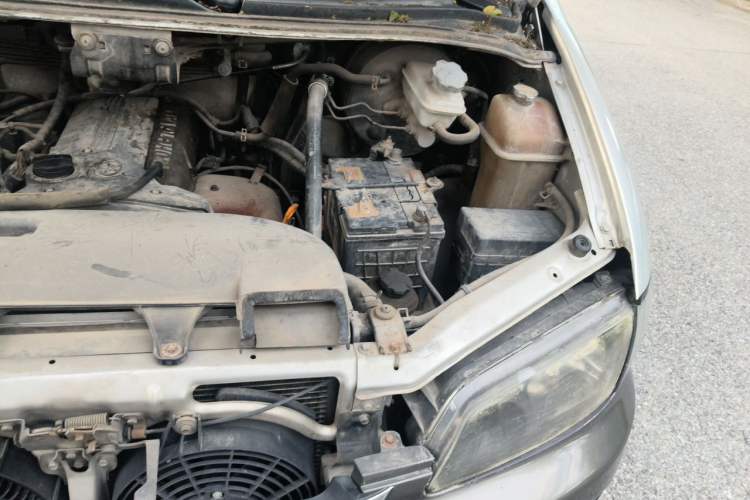 Used JAC Group Refine 2011 2.4L Colorful Journey Gasoline Standard Edition HFC4GA1-C Engine Bay Left