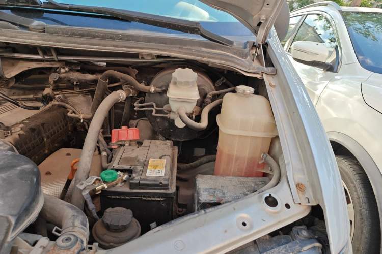 Used JAC Group Refine 2011 2.0L Shuttle Gasoline Standard Edition HFC4GA3 Engine Bay Left