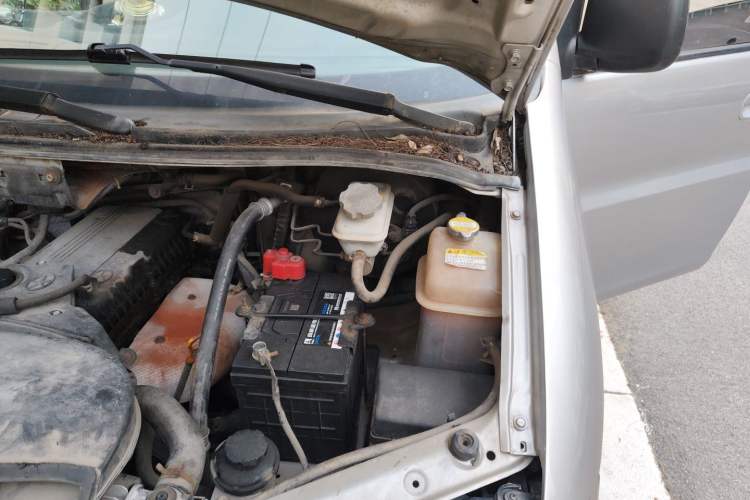 Used JAC Group Refine 2011 2.0L Shuttle Gasoline Comfort Edition HFC4GA3 Engine Bay Left
