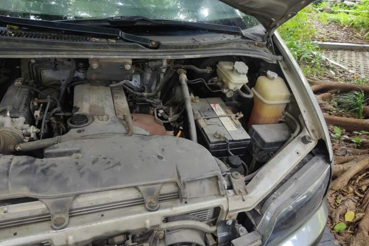 Used JAC Group Refine 2011 2.0L Shuttle Gasoline Standard Edition HFC4GA3 Engine Bay Left