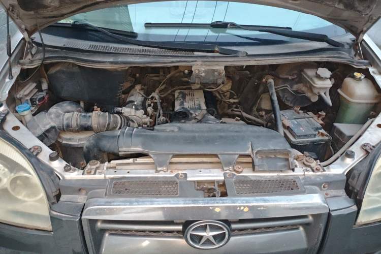 Used JAC Group Refine 2011 2.4L Colorful Journey Gasoline Standard Edition HFC4GA1-C Engine Bay