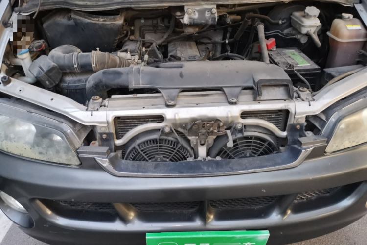 Used JAC Group Refine 2011 2.0L Shuttle Gasoline Comfort Edition HFC4GA3 Engine Bay