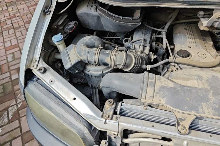 Used JAC Group Refine 2011 2.0L Shuttle Gasoline Standard Edition HFC4GA3 Engine Bay Right