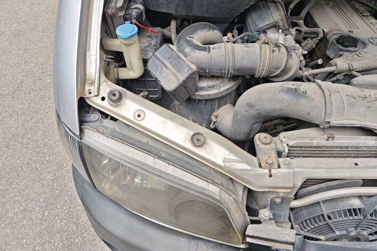 Used JAC Group Refine 2011 2.4L Colorful Journey Gasoline Standard Edition HFC4GA1-C Engine Bay Right