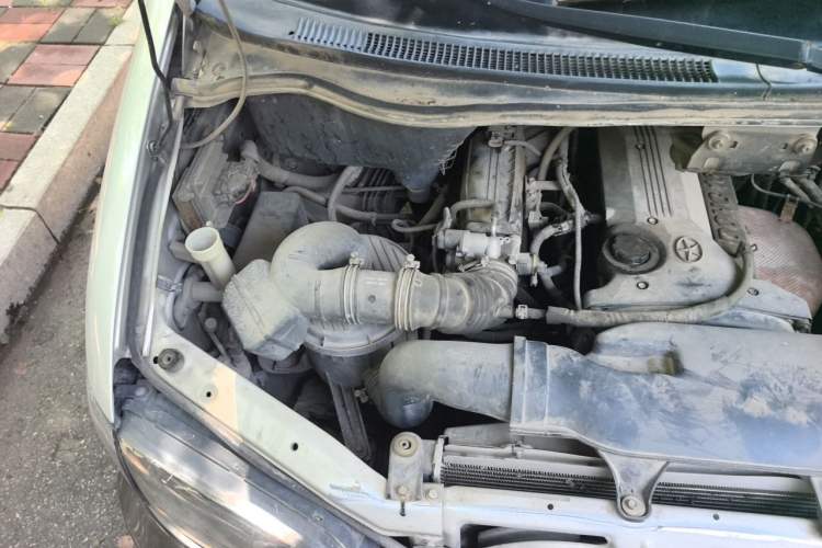 Used JAC Group Refine 2011 2.0L Shuttle Gasoline Comfort Edition HFC4GA3 Engine Bay Right