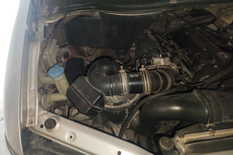 Used JAC Group Refine 2011 2.0L Shuttle Gasoline Standard Edition HFC4GA3 Engine Bay Right
