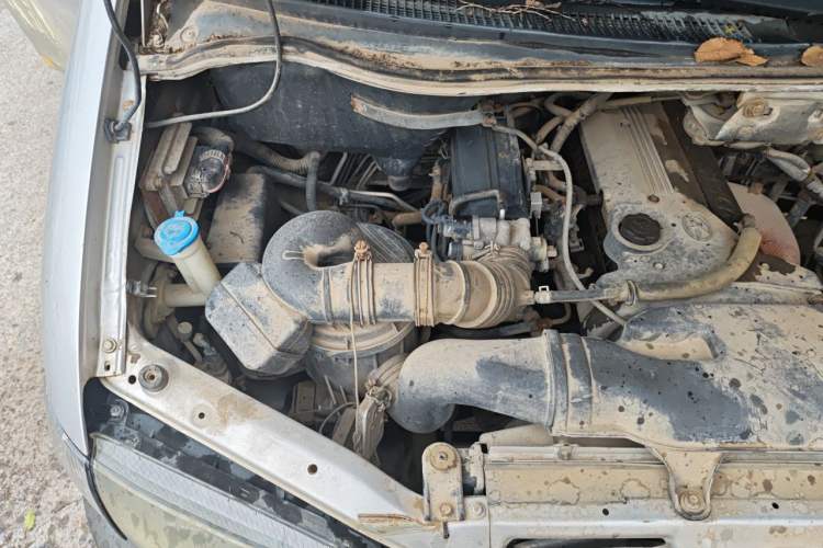 Used JAC Group Refine 2011 2.0L Shuttle Gasoline Comfort Edition HFC4GA3 Engine Bay Right
