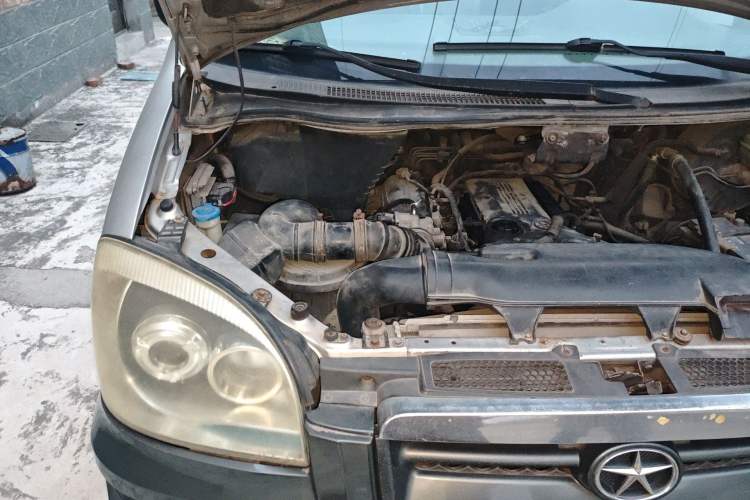 Used JAC Group Refine 2011 2.4L Colorful Journey Gasoline Standard Edition HFC4GA1-C Engine Bay Right