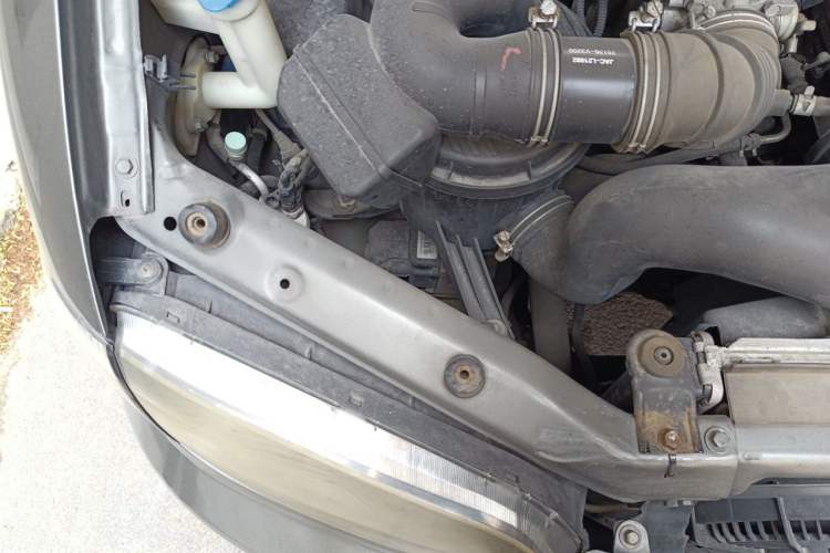 Used JAC Group Refine 2011 2.4L Xianghe Gasoline Standard Edition HFC4GA1-C Engine Bay Right