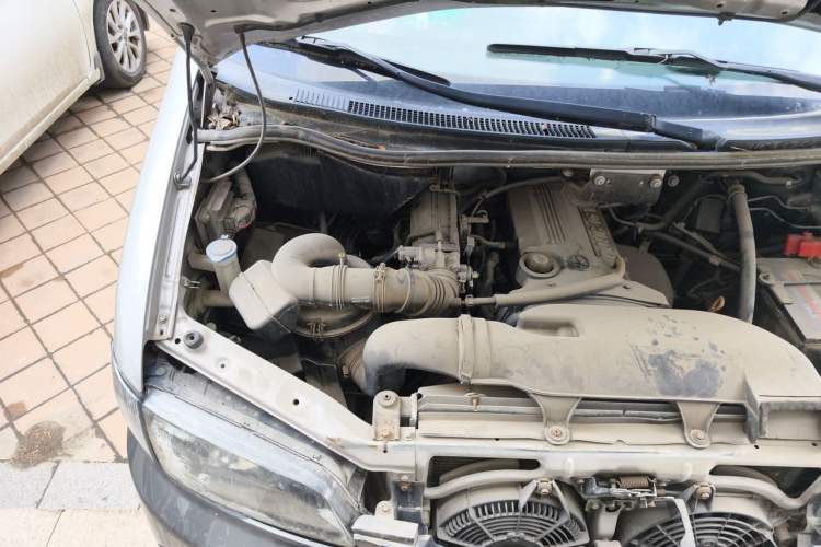 Used JAC Group Refine 2011 2.0L Shuttle Gasoline Standard Edition HFC4GA3 Engine Bay Right