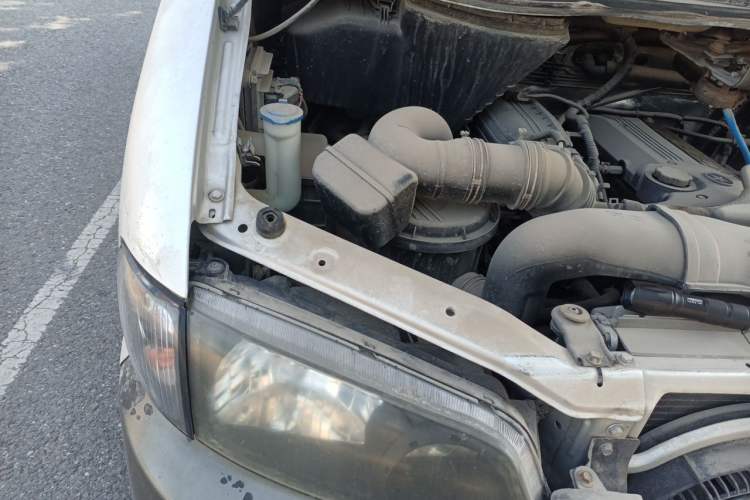 Used JAC Group Refine 2011 2.0L Shuttle Gasoline Standard Edition HFC4GA3 Engine Bay Right