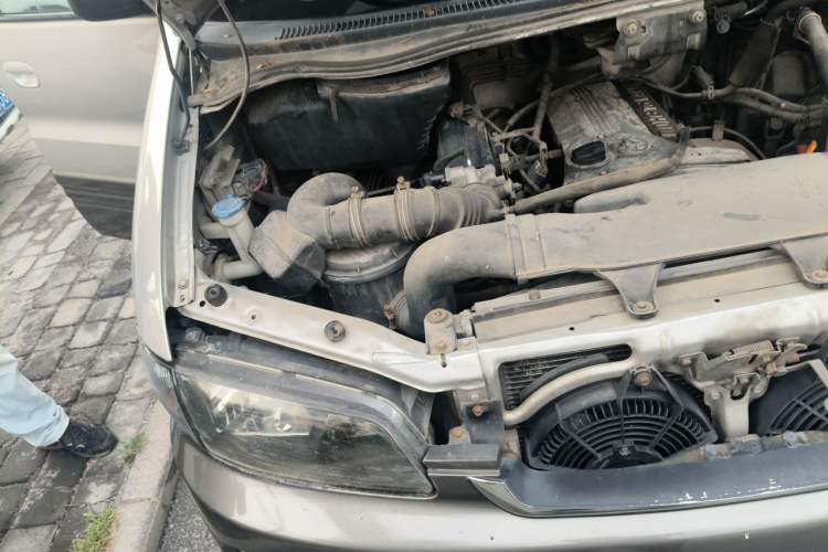 Used JAC Group Refine 2011 2.4L Colorful Journey Gasoline Standard Edition HFC4GA1-C Engine Bay Right
