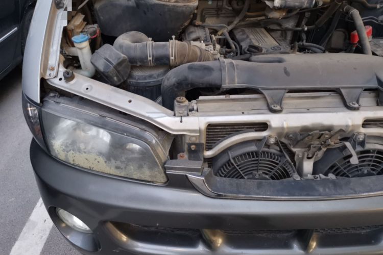 Used JAC Group Refine 2011 2.0L Shuttle Gasoline Comfort Edition HFC4GA3 Engine Bay Right