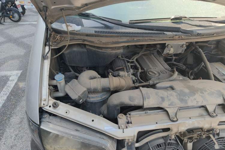 Used JAC Group Refine 2011 2.0L Shuttle Gasoline Comfort Edition HFC4GA3 Engine Bay Right