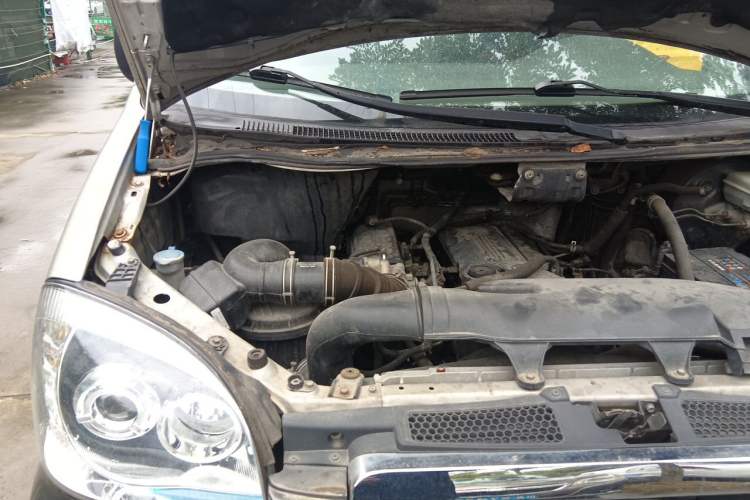 Used JAC Group Refine 2011 2.4L Xianghe Gasoline Standard Edition HFC4GA1-C Engine Bay Right