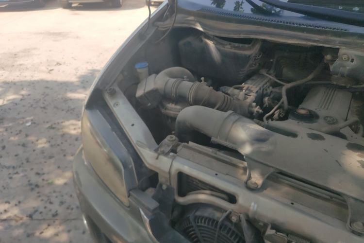 Used JAC Group Refine 2011 2.0L Shuttle Gasoline Comfort Edition HFC4GA3 Engine Bay Right