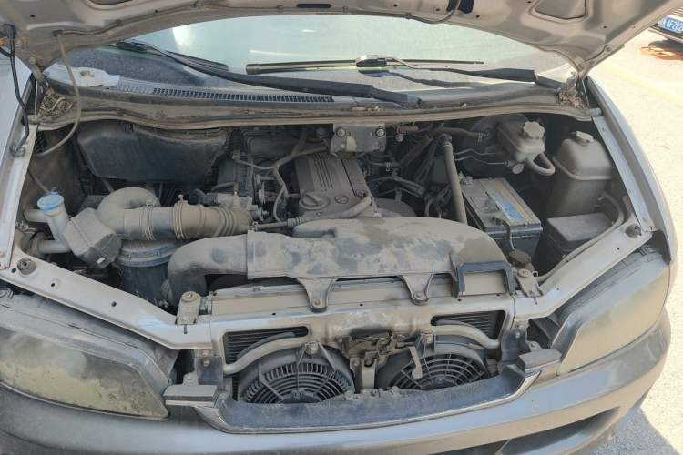 Used JAC Group Refine 2011 2.0L Shuttle Gasoline Comfort Edition HFC4GA3 Engine Bay
