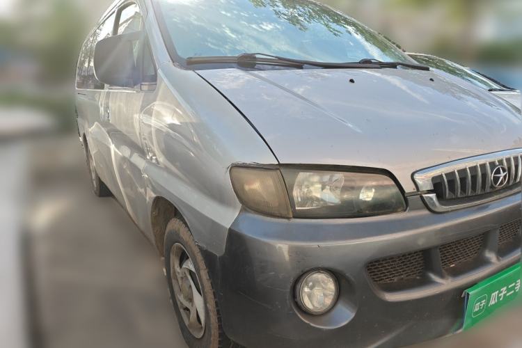Used JAC Group Refine 2011 2.0L Shuttle Gasoline Standard Edition HFC4GA3 Front Right 45 Deg