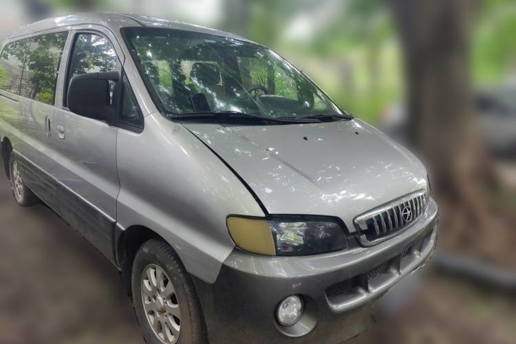 Used JAC Group Refine 2011 2.0L Shuttle Gasoline Standard Edition HFC4GA3 Front Right 45 Deg