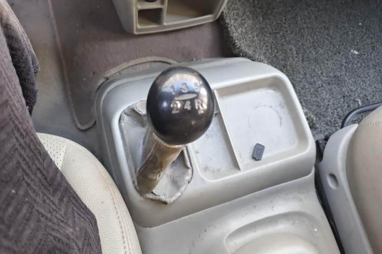 Used JAC Group Refine 2011 2.4L Government Procurement Version Manual Luxury Trim Gear Lever