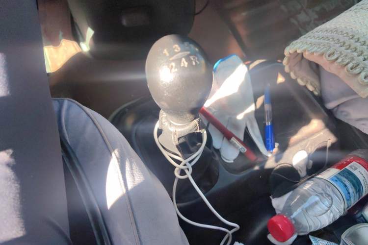 Used JAC Group Refine 2011 2.0L Shuttle Gasoline Comfort Edition HFC4GA3 Gear Lever