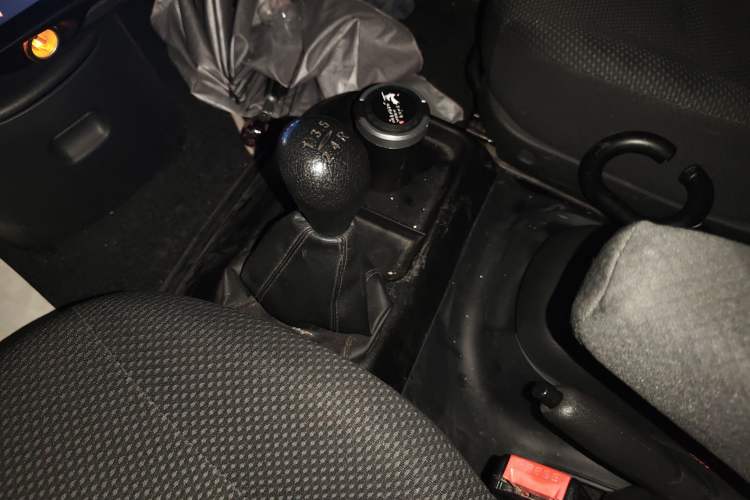 Used JAC Group Refine 2011 2.0L Shuttle Gasoline Comfort Edition HFC4GA3 Gear Lever