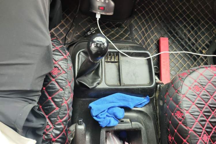 Used JAC Group Refine 2011 2.0L Shuttle Gasoline Standard Edition HFC4GA3 Gear Lever