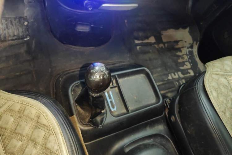 Used JAC Group Refine 2011 2.0L Shuttle Gasoline Standard Edition HFC4GA3 Gear Lever