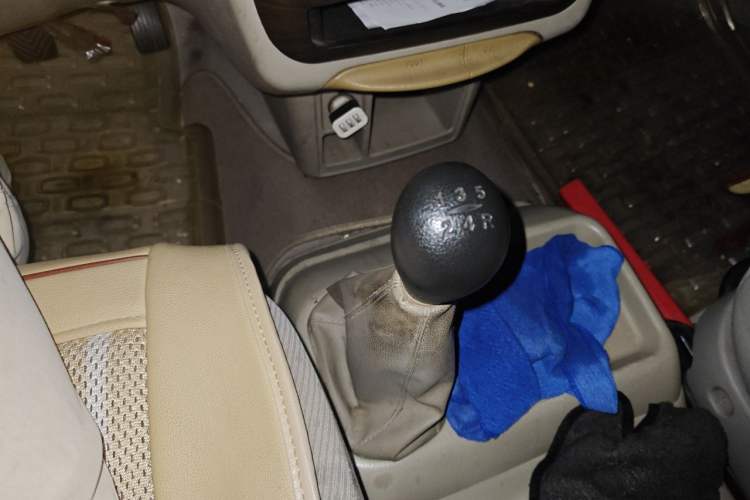 Used JAC Group Refine 2011 2.4L Government Procurement Version Manual Luxury Trim Gear Lever