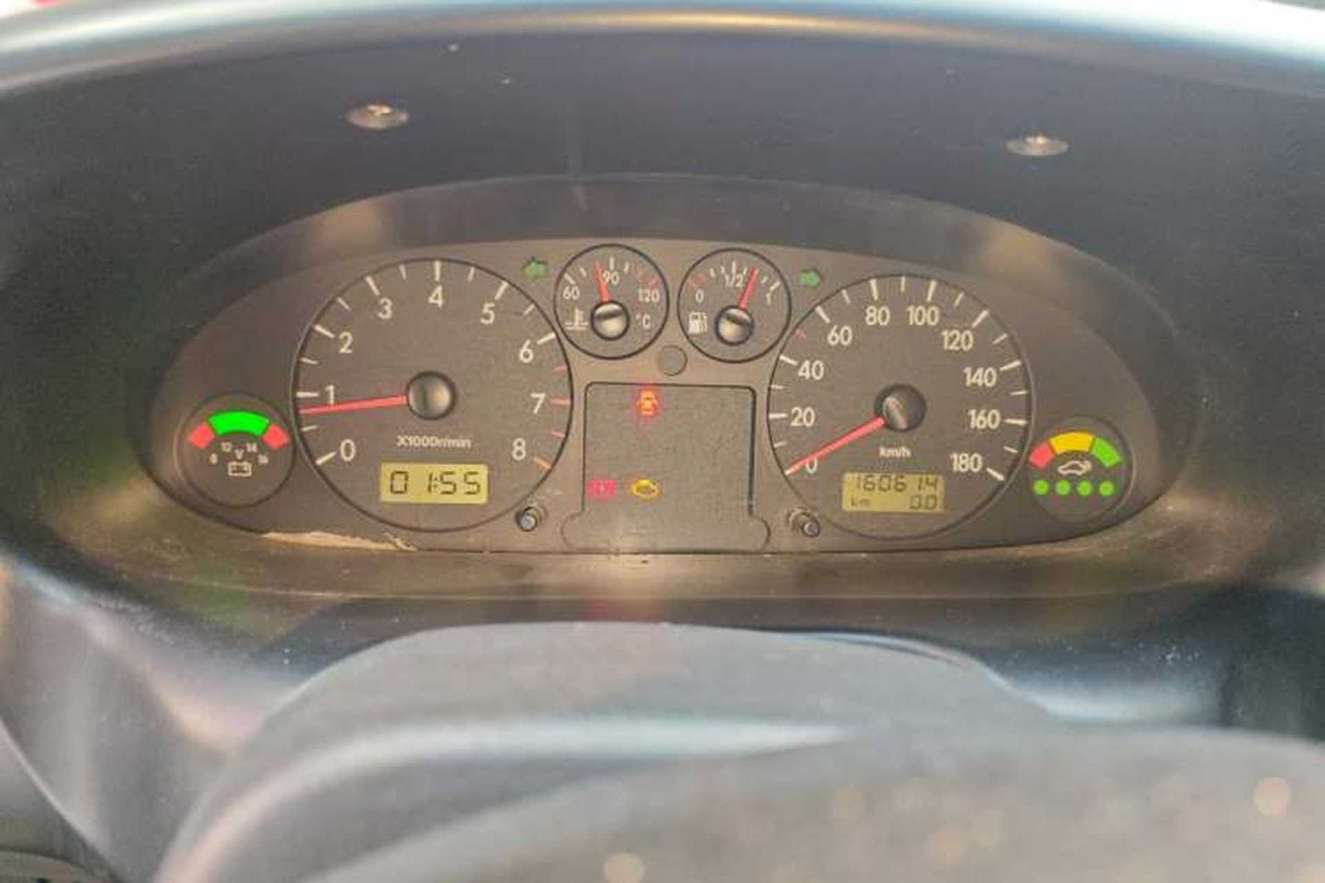 Used JAC Group Refine 2011 2.0L Shuttle Gasoline Standard Edition HFC4GA3 Instrument Cluster