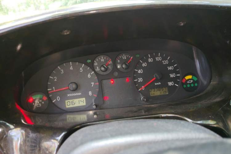 Used JAC Group Refine 2011 2.0L Shuttle Gasoline Standard Edition HFC4GA3 Instrument Cluster