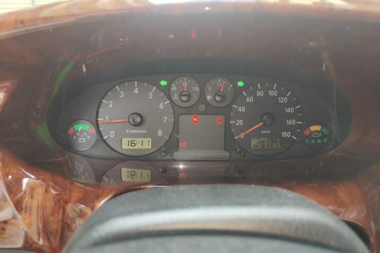 Used JAC Group Refine 2011 2.0L Shuttle Gasoline Comfort Edition HFC4GA3 Instrument Cluster