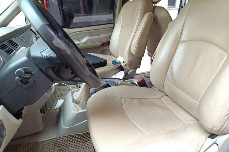 Used JAC Group Refine 2011 2.4L Xianghe Gasoline Standard Edition HFC4GA1-C Left Front Seat