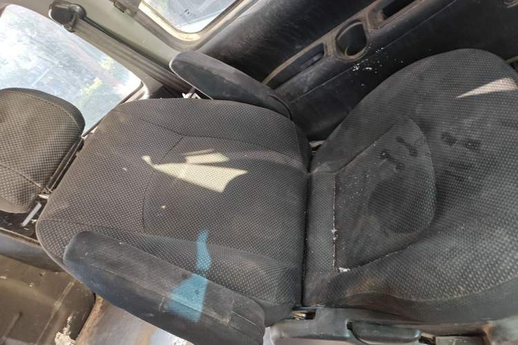 Used JAC Group Refine 2011 2.0L Shuttle Gasoline Standard Edition HFC4GA3 Left Rear Seat